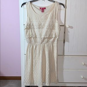 Pretty summer-time dress : worn once